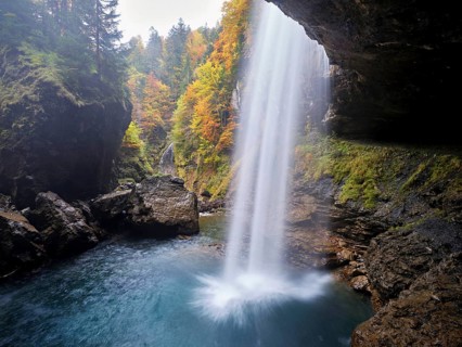 Waterfall mountain list in autumn-colored surroundings, Linthal, Klausenpass, Canton of Glarus,