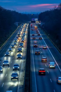 Evening traffic on the A52 motorway, between Düsseldorf and Essen, in front of the Breitscheid