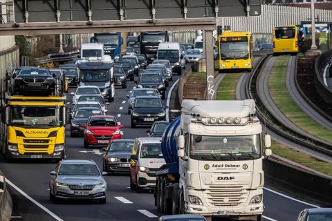 Heavy traffic on the A40 motorway, Ruhrschnellweg, height of the Essen-Ost motorway junction,