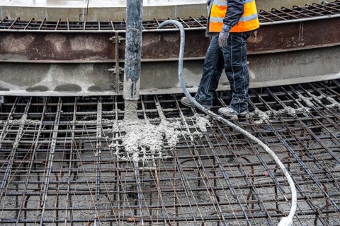 Concreting, concreting the foundation of a wind turbine, concrete pump hose, more than 600 cubic