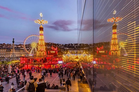 Sunset at Stuttgart's Christmas market in the Schlossplatz area. With around 3.5 million visitors,
