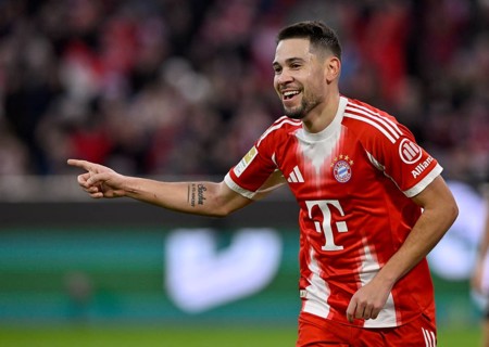 Goal cheer Raphael Guerreiro FC Bayern Munich FCB (22) Gestik Gesture Allianz Arena, Munich,