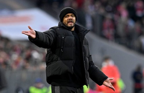 Coach coach Vincent Kompany FC Bayern Munich FCB on the sidelines Gestik Gesture Allianz Arena,