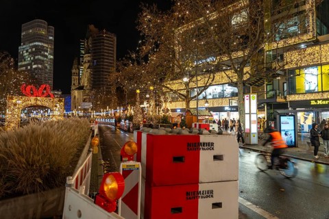 Rampage barriers, vehicle barriers, at the Christmas market on Breitscheidplatz, at the Memorial
