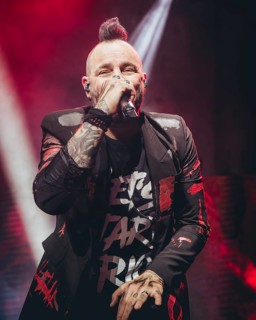 Singer Adam Gontier from Three Days Grace live on tour 25 at Berlin's Tempodrom on 19.11.2025