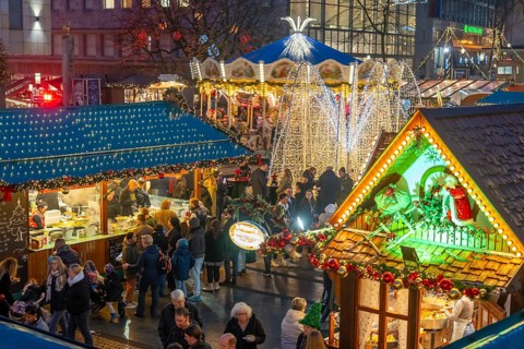 Pre-Christmas time, visitors to de, Christmas market in downtown Essen, on Kennedyplatz, the market
