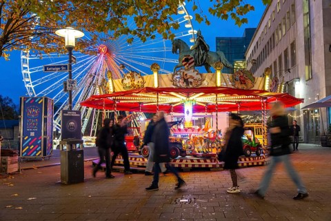 Full city center, shopping street, Kettwiger Straße pedestrian zone in Essen, first takeaways and
