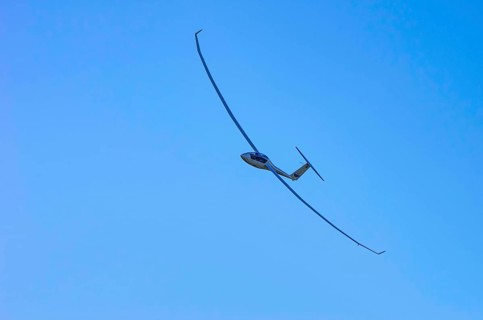 A Schempp-Hirth Arcus E motor glider, registration D-KWKU, during a screening as part of an air
