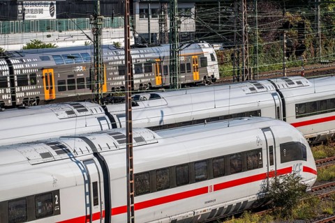 ICE trains on the railway line, RRX, Rhine-Ruhr-Express, regional train, north of Düsseldorf main