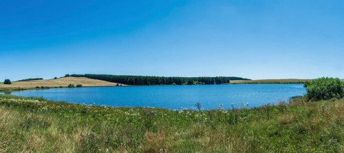 Lake of Bourdouze, Auvergne Volcanoes Regional Park, Puy de Dome., Auvergne-Rhone-Alpes, France