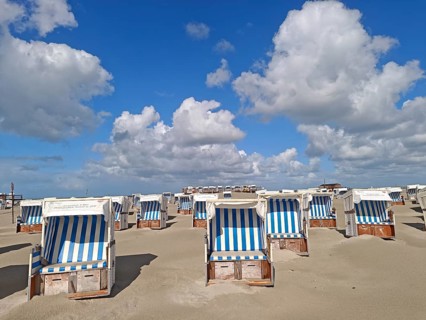 Sand drifts on the North Sea beach, blue sky, white clouds, summer, sun, sand, beach chairs, on the