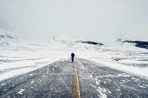 Winter road trip on the Icefields Parkway with lots of snow and ice, Banff National Park, Jasper