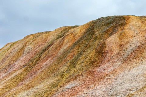 Discoloured rock, sinter, Jotunkjeldene, Spitsbergen, Svalbard