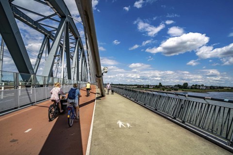 Cycle and pedestrian bridge Snelbinder Brug, over the river Waal near Nijmegen, was added to the