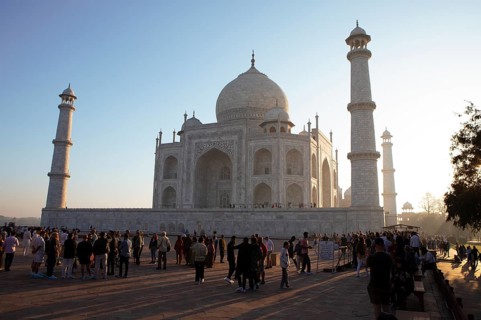 Taj Mahal or Taj Mahal in the morning light, mausoleum, Agra, Uttar Pradesh, India