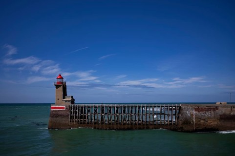 Sea, lighthouse Feu de la jetée Sud, lighthouse, red, harbour entrance, pier, Fécamp, Normandy,