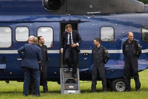 Emmanuel Macron (President of the French Republic) leaves a federal police helicopter in front of a