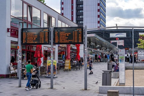 Europaring, B8 shopping centre Rialto Boulevard Leverkusen Mitte, shops, restaurants on the bridge