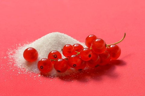 Redcurrants and piles of sugar