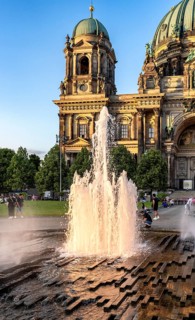The pleasure garden with the fountain and the Berlin Cathedral, Berlin, Germany