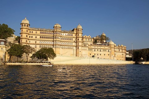 City Palace at Lake Pichola in the evening light, Udaipur, Rajasthan, India