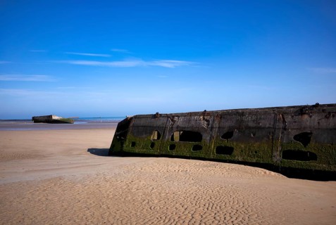 Phoenix Caissons, concrete boxes, caissons, were used in the sea as breakwaters and to form an