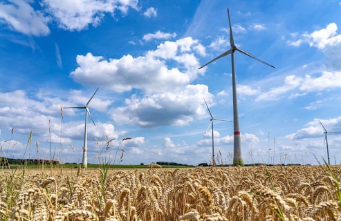 Rheurdt wind farm, south of Ismus, 3 Enercon E-115, behind Enercon E-160 WTGs, wind turbines, North