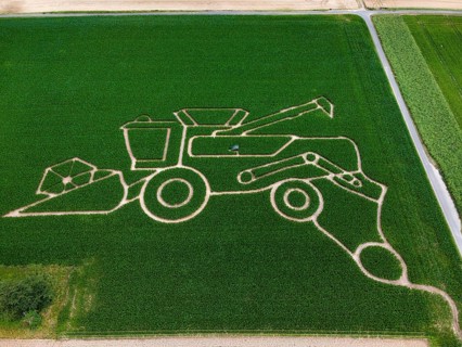 The maize maze of the Maize Spirits near Weißkirchen, near Frankfurt am Main, shows a combine