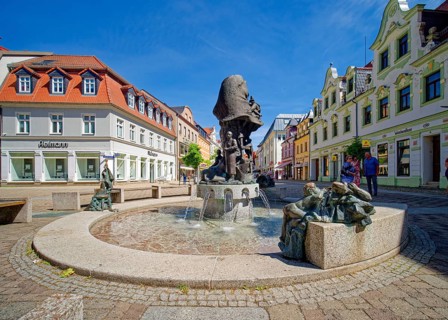 Boot fountain by sculptor Vinzenz Wanitschke at Döbeln's Niedermarkt, Old Town, Döbeln, Saxony,