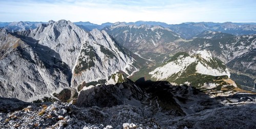 Mountain panorama from the summit of the Gamsjoch, view of Laliderer Tal and Rißtal with summit