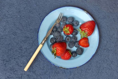 Plate with strawberries and blueberries, Fragaria, Vaccinium