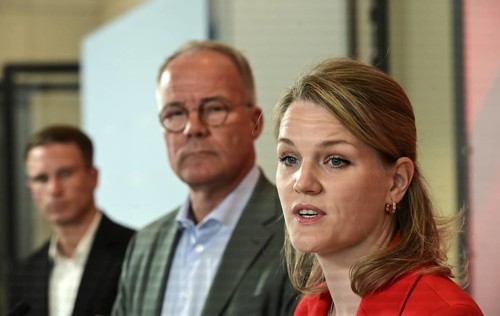 Matthias Miersch (centre), Chairman of the SPD parliamentary group, and Sonja Eichwede, one of the