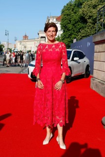 Ilka Horstmeier (BMW Board of Management) arriving at Charles Gounod's Roméo et Juliette after