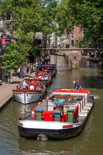 The historic centre of Utrecht, Oudegracht, around 2 km long with many old houses, the rubbish