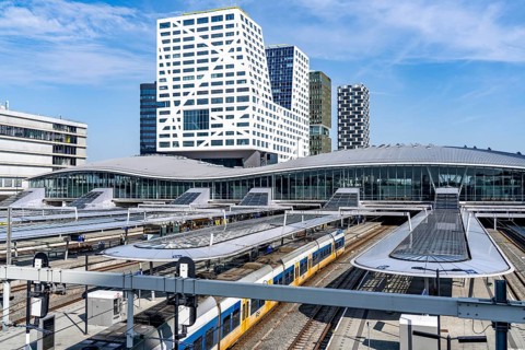Utrecht Centraal railway station, tracks and concourse, trains of Nederlandse Spoorwegen N.V. state