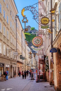 Getreidegasse in the historic city centre, Salzburg, Salzachtal, Land Salzburg, Austria