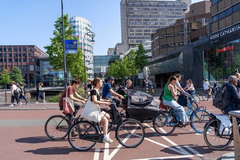 Central cycle path on the Lange Viestraat, lanes for pedestrians, cyclists and local traffic are