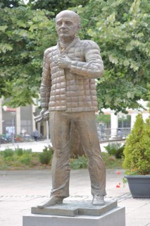 Sculpture Mikhail Gorbachev by Bernd Göbel 2020, monument, Russian president, politician, Platz der