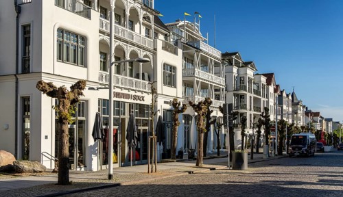 Old and new spa architecture on the main road to the beach promenade, Sellin, Rügen,