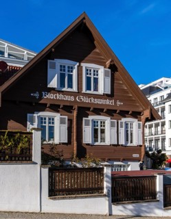 Old and new spa architecture on the main road to the beach promenade, Sellin, Rügen,