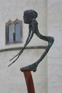 Sculpture Dying, Unbearable Lightness by Frank Seidel, modern art, bronze sculpture, dying,