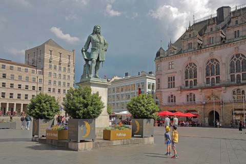 Sculpture Handel Monument by Hermann Heidel 1859, George Frideric Handel, inscription, Hallelujah,