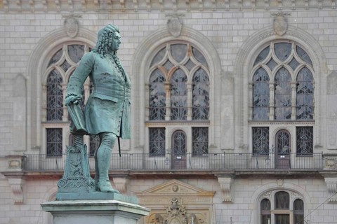 Sculpture Handel monument by Hermann Heidel 1859, George Frideric Handel, George with music stand,