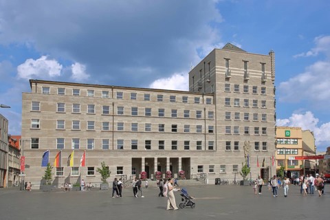 Ratshof built in 1929, pedestrian zone, pedestrian, market square, Halle an der Saale,