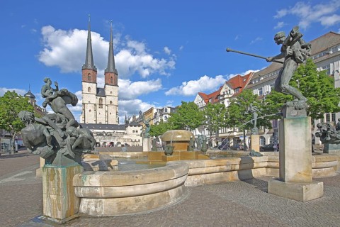 Late Gothic Market Church of Our Lady and Göbel Fountain by Bernd Göbel 1999, bronze sculptures,