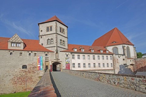 Moritzburg castle built in 1484 and entrance via bridge to the art museum, archway, Halle an der