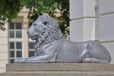 Lion figure at the lion building, modern art, sculpture, oversize, university square, university,