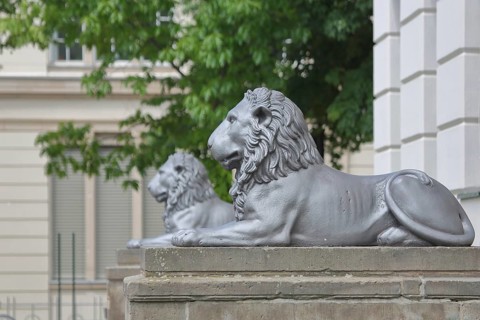 Two lion figures on the Lion Building, modern art, sculpture, oversize, University Square,