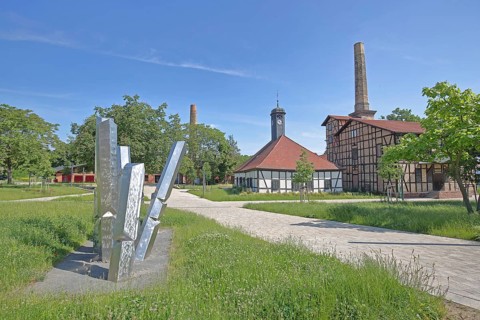 Sculpture Crystal Columns by Rainer Henze 2022 and Halloren- und Salinemuseum, stainless steel,