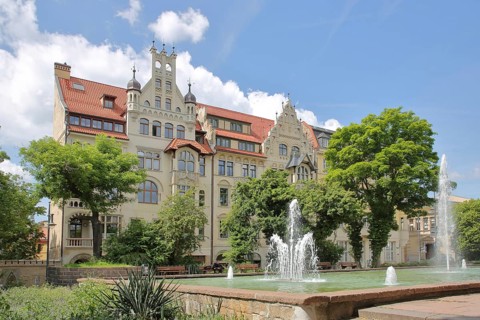 Historic villa on Curie-Platz, park with fountain, Joliot-Curie-Platz, Halle an der Saale,